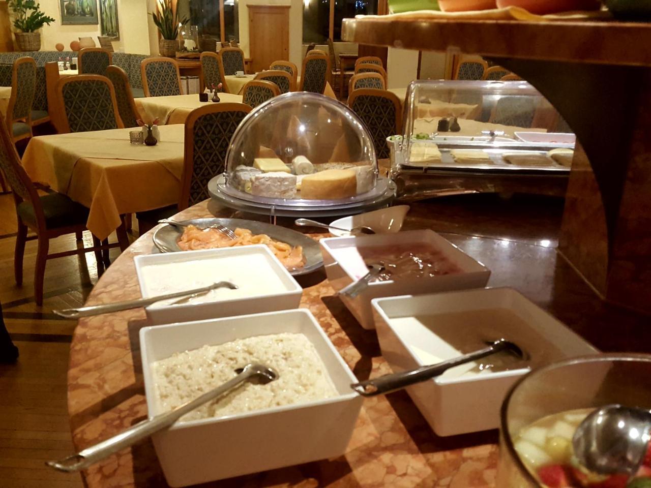 Hotel Zum Mohren รอยท์เทอ ภายนอก รูปภาพ